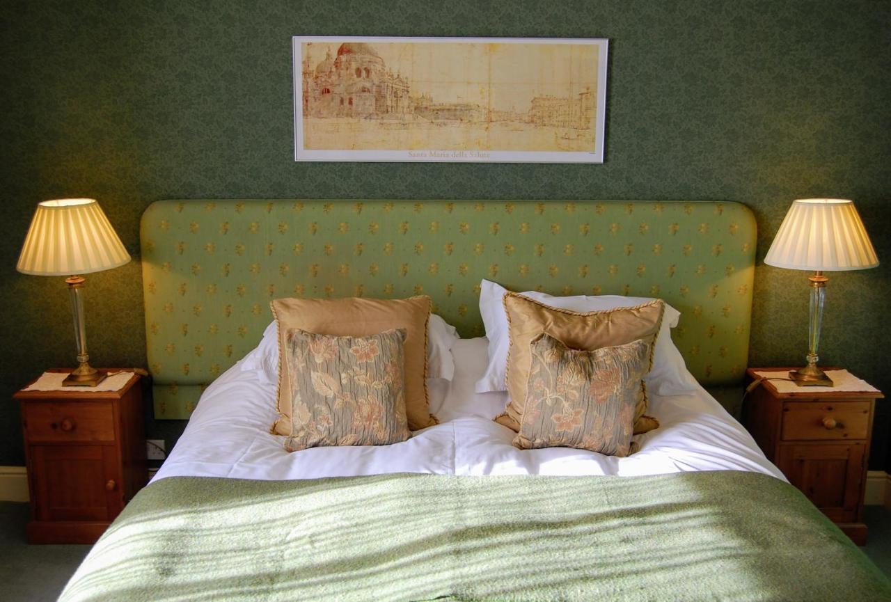 The Old Vicarage Dolfor Hotel Нютаун Екстериор снимка