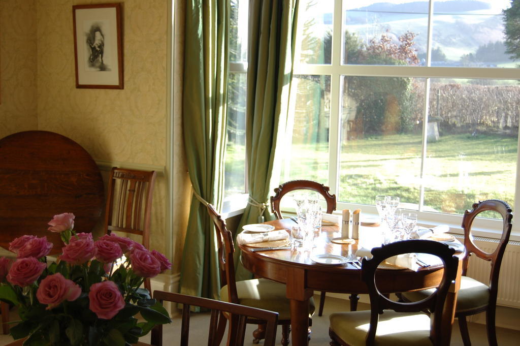 The Old Vicarage Dolfor Hotel Нютаун Екстериор снимка